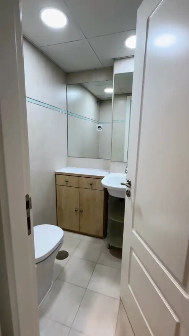 Piso de alquiler en Calle de Capiscol, 8, Las Tablas Baño de Piso de alquiler en Madrid con Aire acondicionado, Calefacción y Jardín privado
