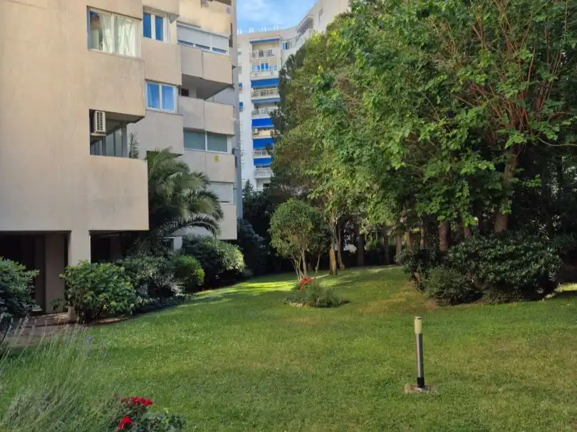 Garten von Wohnung zum Verkauf in  Madrid Capital mit Klimaanlage und Terrasse
