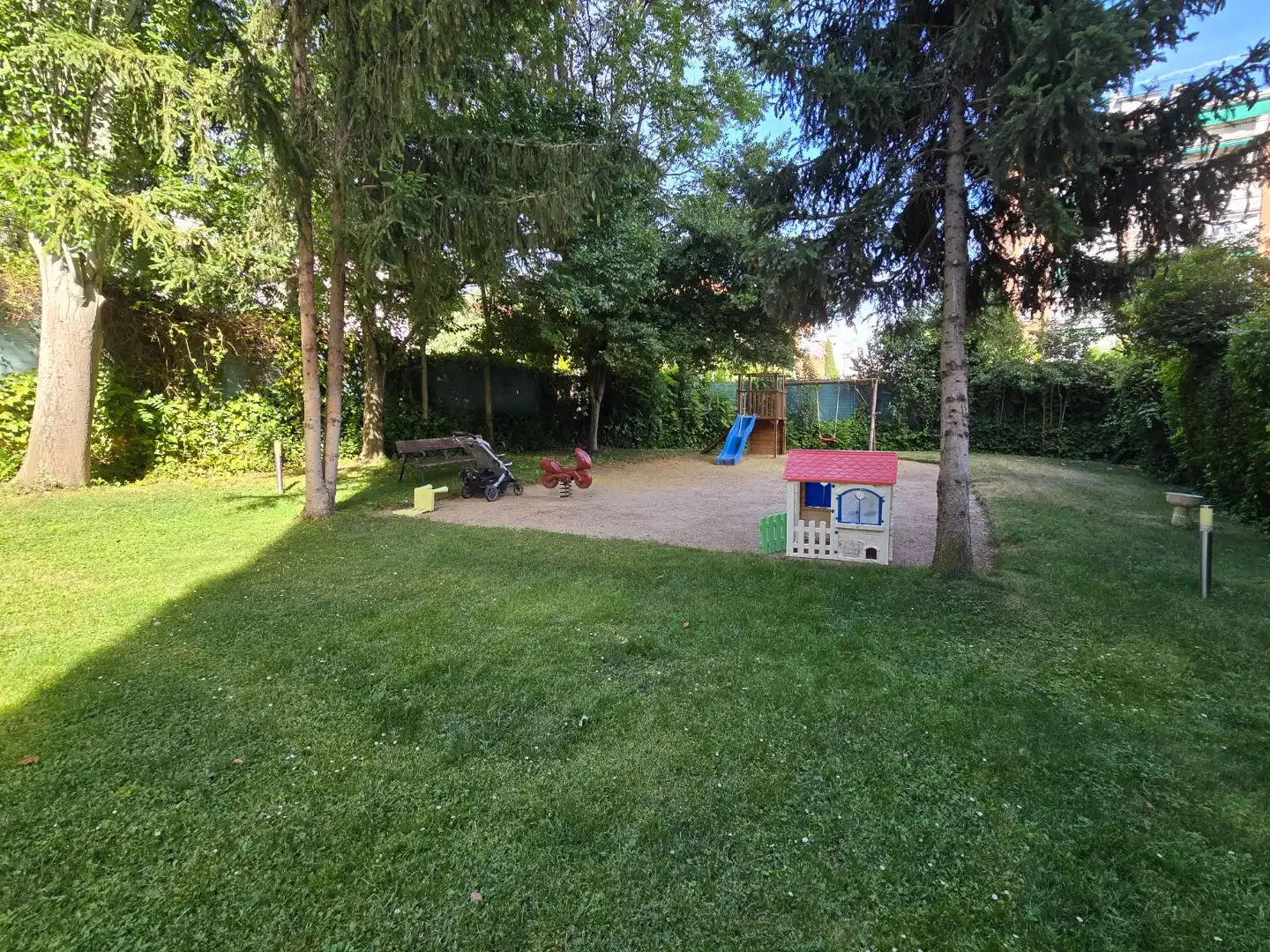Garten von Wohnung zum Verkauf in  Madrid Capital mit Klimaanlage und Terrasse