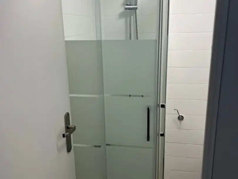 Piso de alquiler en Carrer Faura, 9, Doctor Palos - Alto Palancia Baño de Piso de alquiler en Sagunto / Sagunt con Aire acondicionado, Calefacción y Parquet