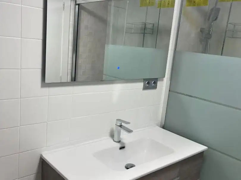 Piso de alquiler en Carrer Faura, 9, Doctor Palos - Alto Palancia Baño de Piso de alquiler en Sagunto / Sagunt con Aire acondicionado, Calefacción y Parquet