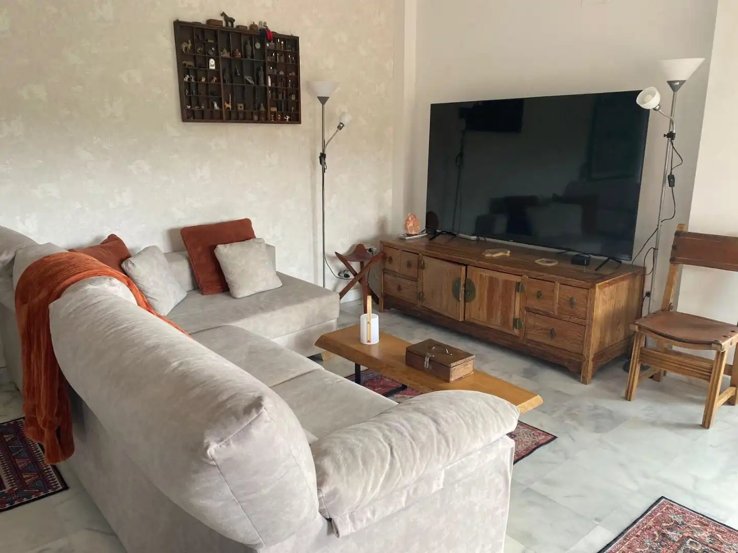 Sala d'estar de Casa o xalet de lloguer en Estepona amb Aire condicionat, Terrassa i Piscina