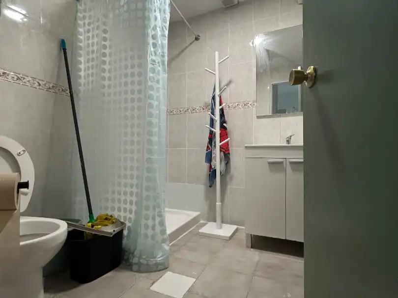 Room in Carrer de Sau, 71, Torre-romeu Bathroom of Flat for share in Sabadell with Heating and Furnished