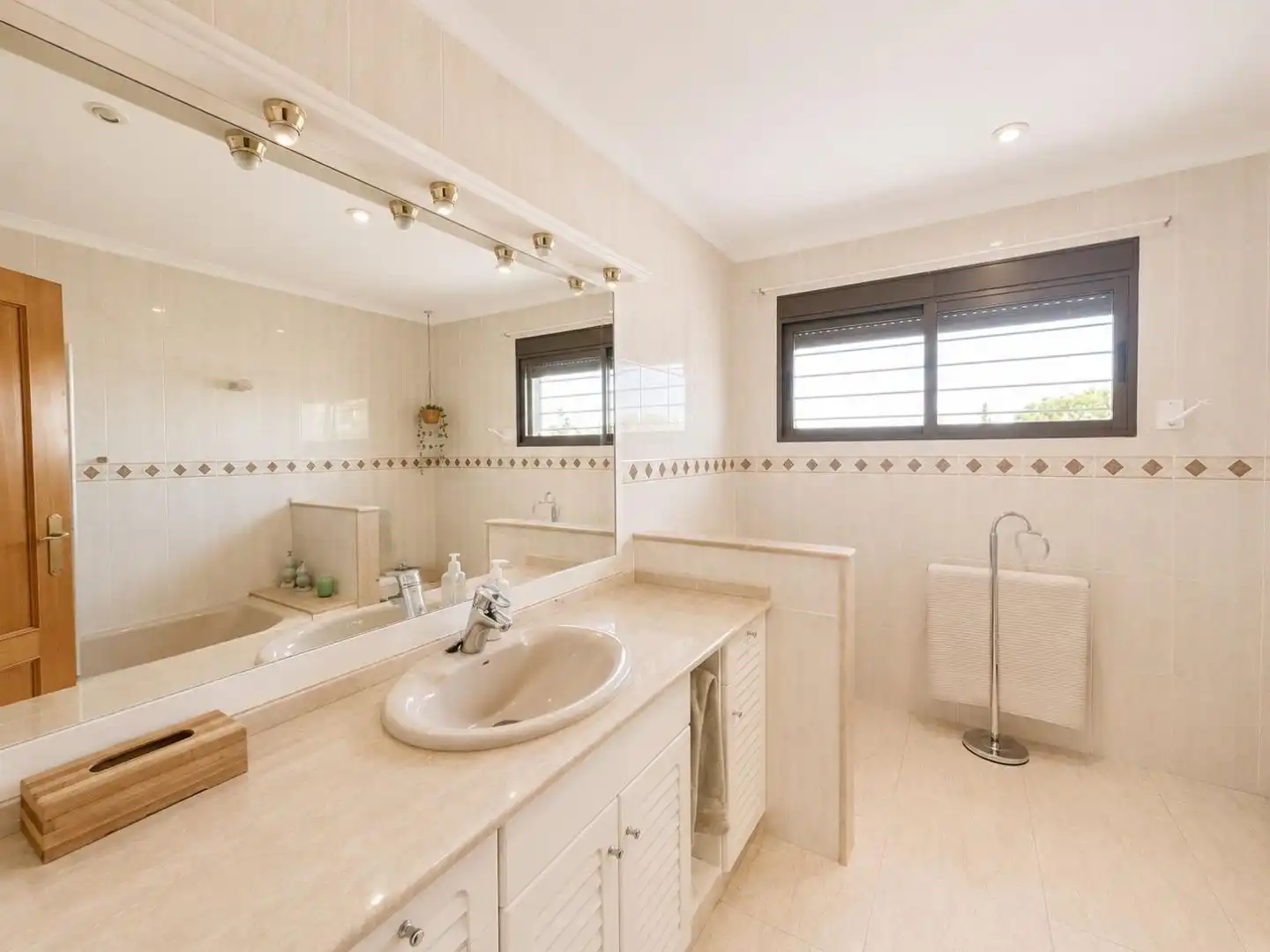 Casa o chalet en venta en Carrer Alzira, 7, El Carme - Sant Agustí - Bonavista Baño de Casa o chalet en venta en L'Eliana con Calefacción, Jardín privado y Terraza