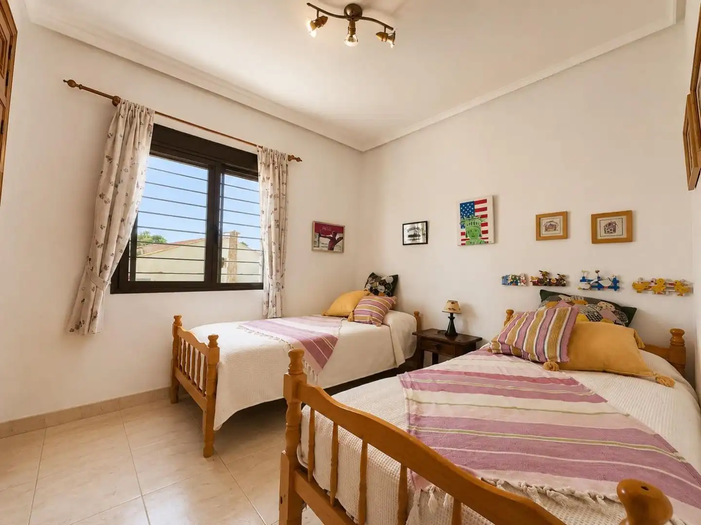 Casa o chalet en venta en Carrer Alzira, 7, El Carme - Sant Agustí - Bonavista Habitación de Casa o chalet en venta en L'Eliana con Calefacción, Jardín privado y Terraza