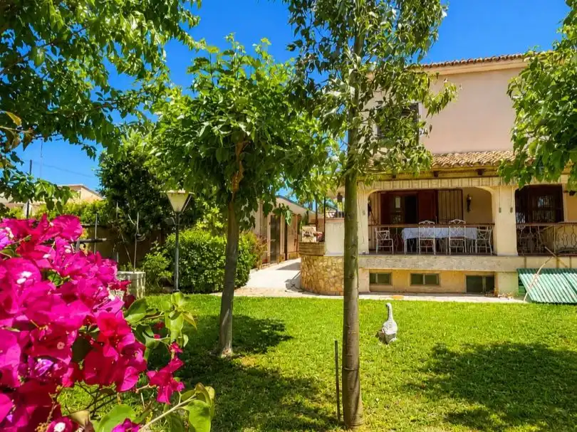Casa o chalet en venta en Carrer Alzira, 7, El Carme - Sant Agustí - Bonavista Jardín de Casa o chalet en venta en L'Eliana con Calefacción, Jardín privado y Terraza