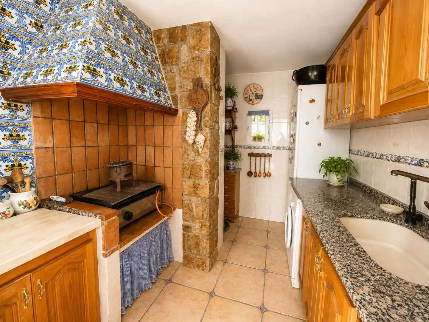 Casa o chalet en venta en Carrer Alzira, 7, El Carme - Sant Agustí - Bonavista Cocina de Casa o chalet en venta en L'Eliana con Calefacción, Jardín privado y Terraza