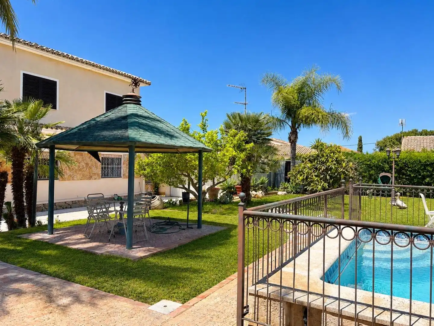 Casa o chalet en venta en Carrer Alzira, 7, El Carme - Sant Agustí - Bonavista Jardín de Casa o chalet en venta en L'Eliana con Calefacción, Jardín privado y Terraza