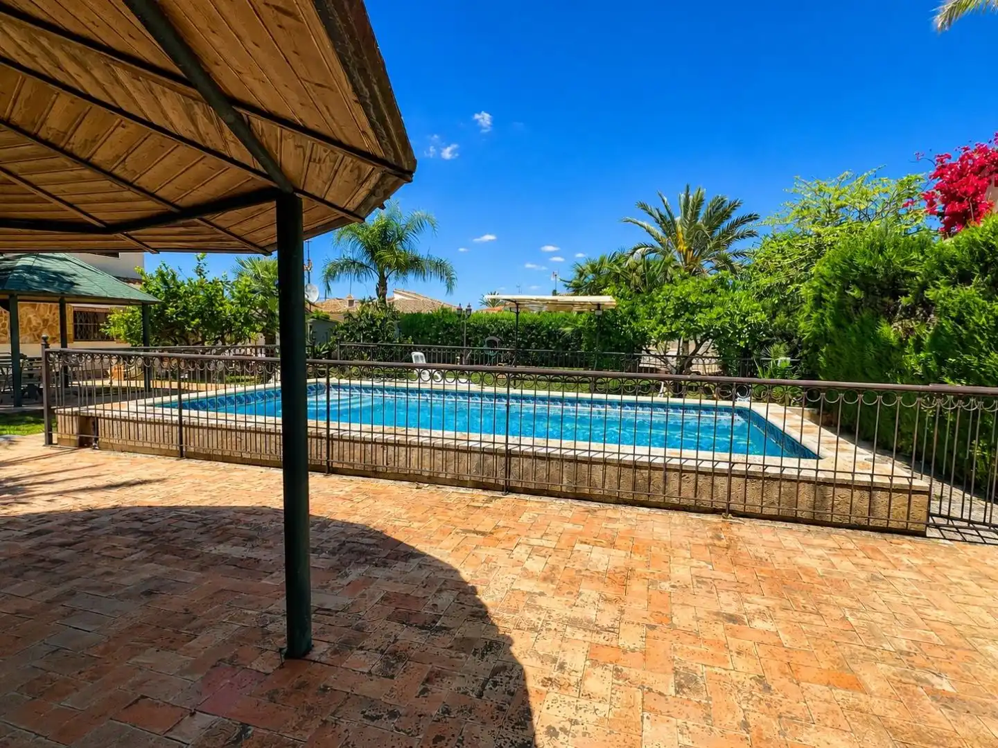 Casa o chalet en venta en Carrer Alzira, 7, El Carme - Sant Agustí - Bonavista Piscina de Casa o chalet en venta en L'Eliana con Calefacción, Jardín privado y Terraza