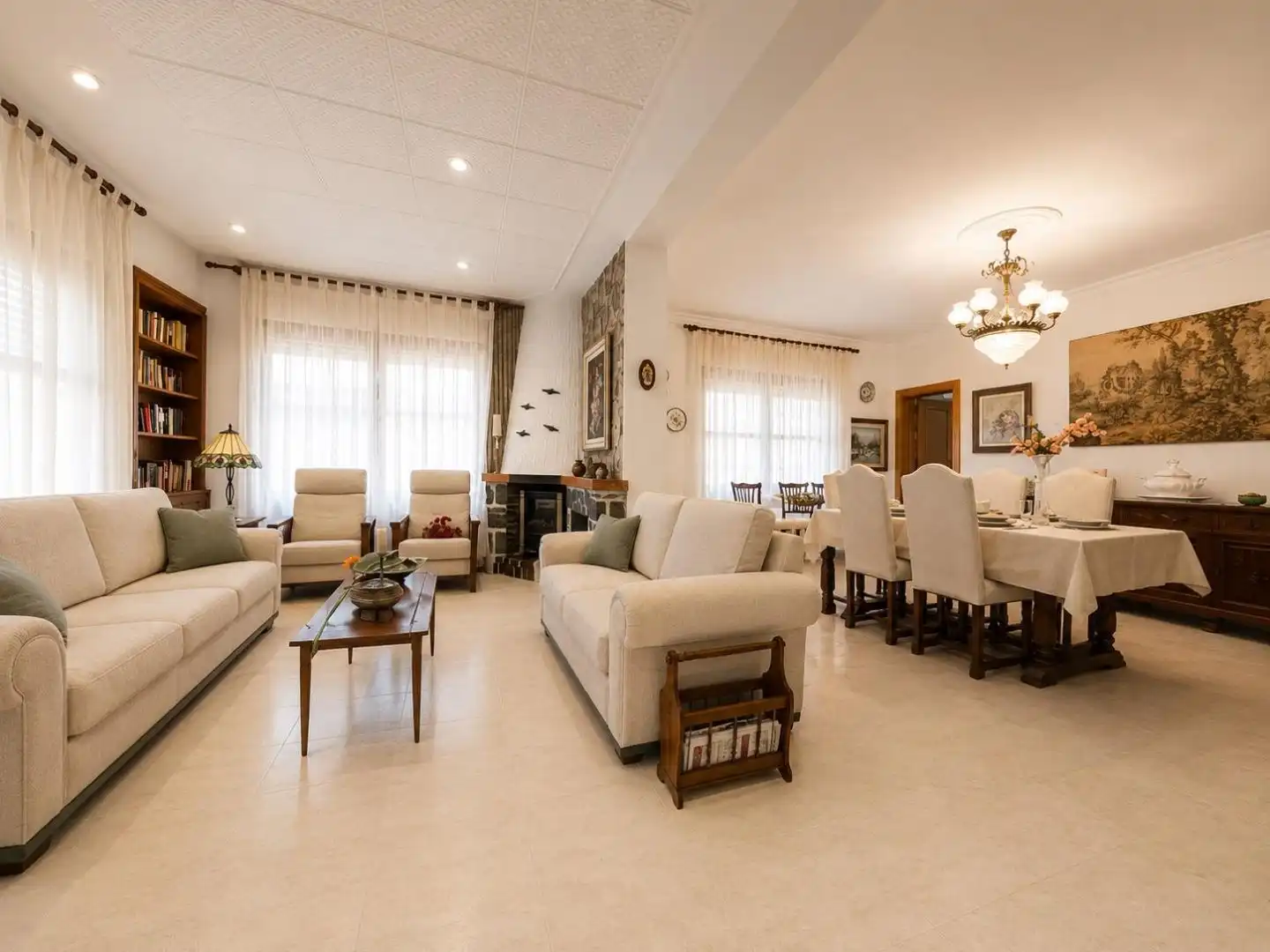 Casa o chalet en venta en Carrer Alzira, 7, El Carme - Sant Agustí - Bonavista Sala de estar de Casa o chalet en venta en L'Eliana con Calefacción, Jardín privado y Terraza