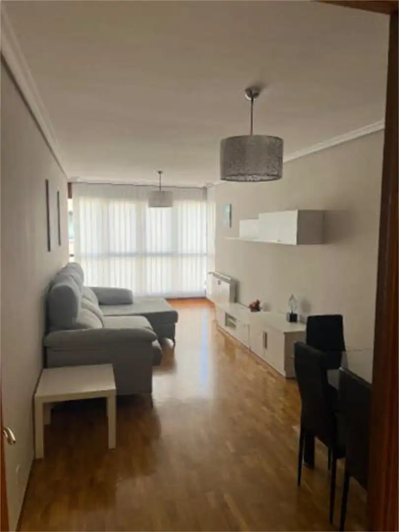 Piso de alquiler en Cangas del Narcea Sala de estar de Piso de alquiler en Cangas del Narcea con Amueblado