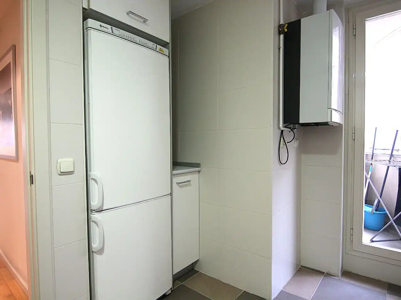 Wohnung zur Miete in Calle de Nanclares de Oca, 26, Rejas Küche von Wohnung zur Miete in Madrid Capital mit Klimaanlage, Schwimmbad und Balkon