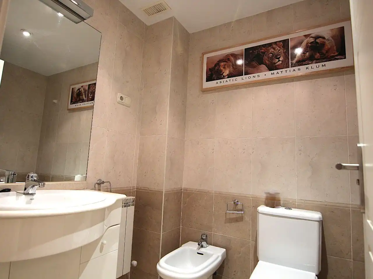 Wohnung zur Miete in Calle de Nanclares de Oca, 26, Rejas Badezimmer von Wohnung zur Miete in Madrid Capital mit Klimaanlage, Schwimmbad und Balkon