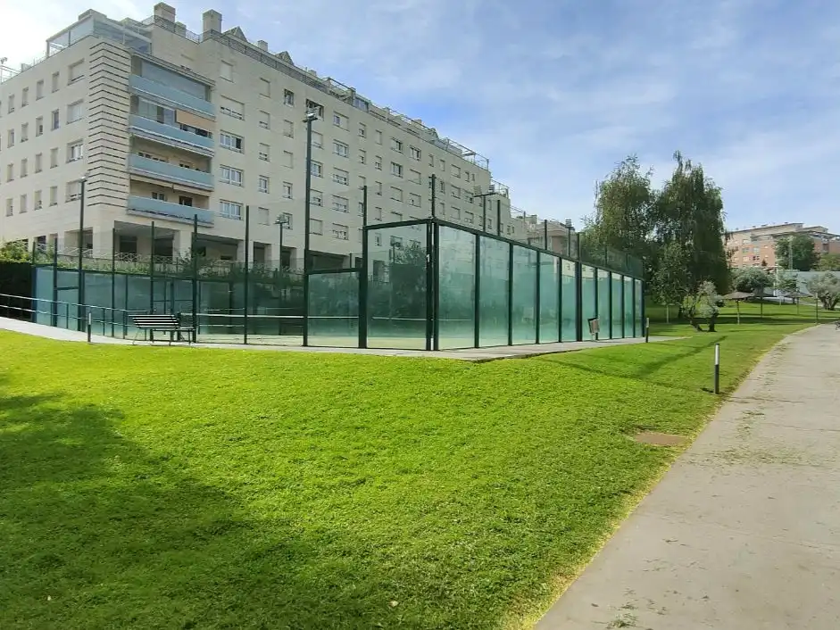 Wohnung zur Miete in Calle de Nanclares de Oca, 26, Rejas Außenansicht von Wohnung zur Miete in Madrid Capital mit Klimaanlage, Schwimmbad und Balkon
