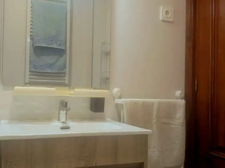 Planta baja de alquiler en Calle de La Solana de Opañel, 24, Opañel Baño de Planta baja de alquiler en Madrid con Calefacción, Parquet y Amueblado
