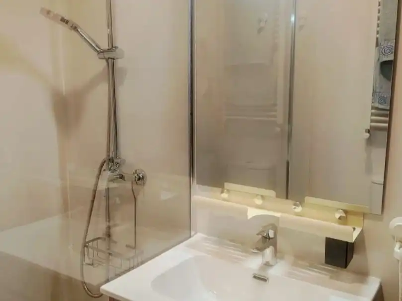 Planta baja de alquiler en Calle de La Solana de Opañel, 24, Opañel Baño de Planta baja de alquiler en Madrid con Calefacción, Parquet y Amueblado