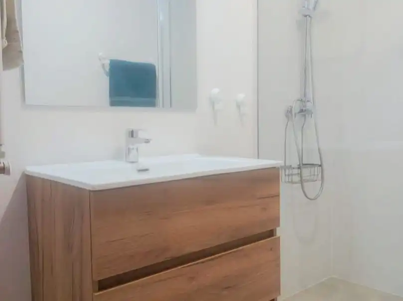 Planta baja de alquiler en Calle de La Solana de Opañel, 24, Opañel Baño de Planta baja de alquiler en Madrid con Calefacción, Parquet y Amueblado