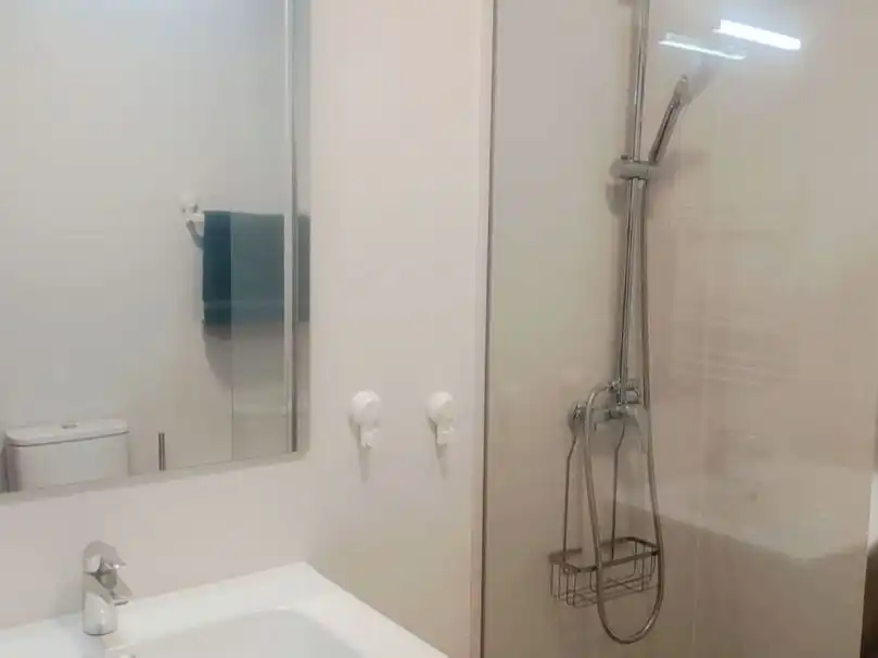 Planta baja de alquiler en Calle de La Solana de Opañel, 24, Opañel Baño de Planta baja de alquiler en Madrid con Calefacción, Parquet y Amueblado