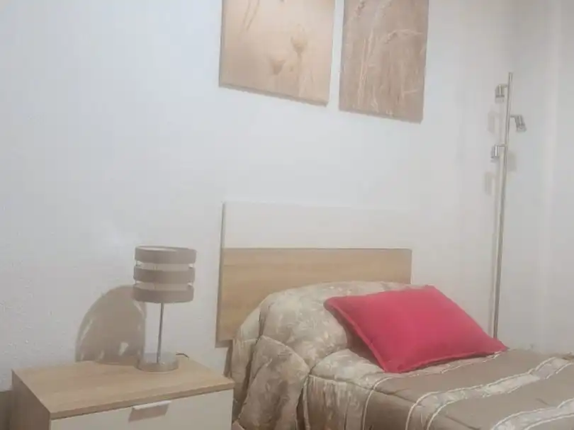 Planta baja de alquiler en Calle de La Solana de Opañel, 24, Opañel Habitación de Planta baja de alquiler en Madrid con Calefacción, Parquet y Amueblado