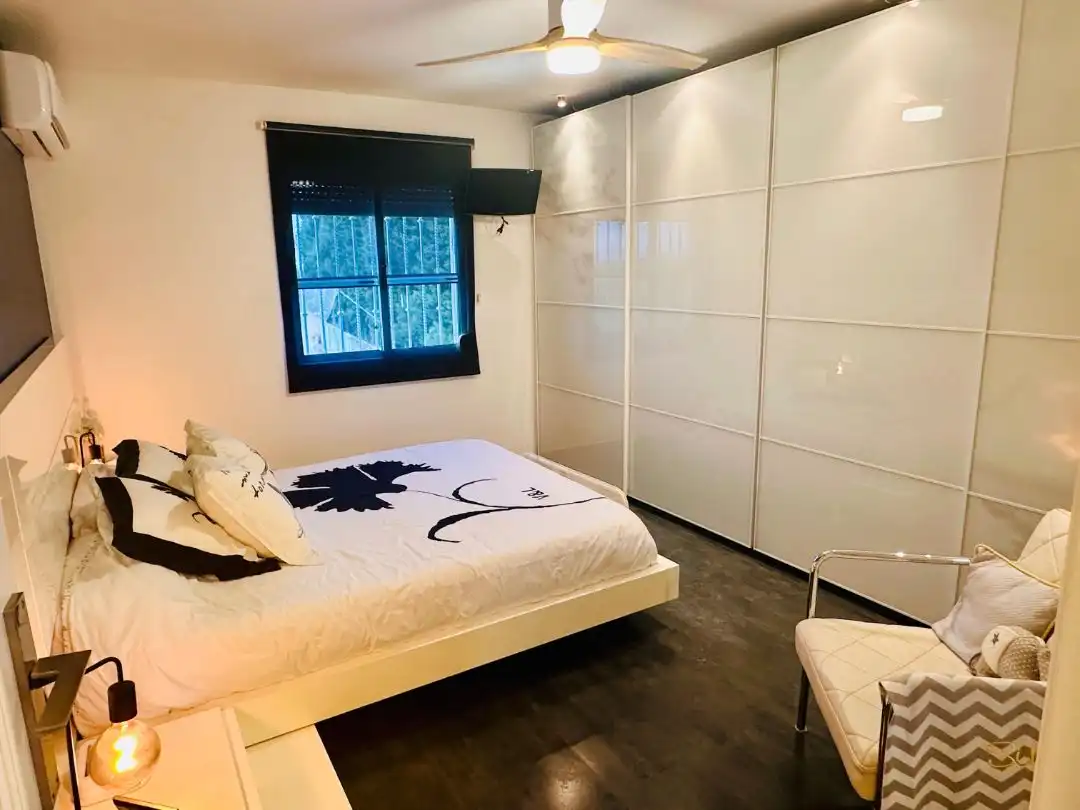 Casa adosada en venta en Carrer Mestre Serrano, 48, Benimuslem Habitación de Casa adosada en venta en Benimuslem con Aire acondicionado, Parquet y Terraza