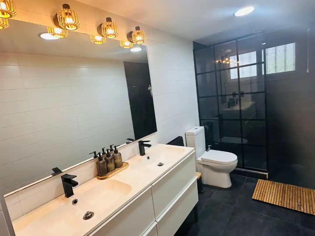 Casa adosada en venta en Carrer Mestre Serrano, 48, Benimuslem Baño de Casa adosada en venta en Benimuslem con Aire acondicionado, Parquet y Terraza