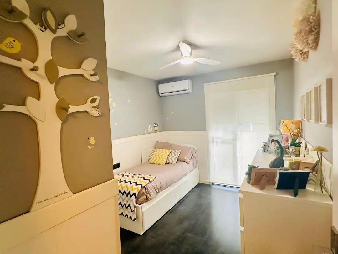 Casa adosada en venta en Carrer Mestre Serrano, 48, Benimuslem Habitación de Casa adosada en venta en Benimuslem con Aire acondicionado, Parquet y Terraza