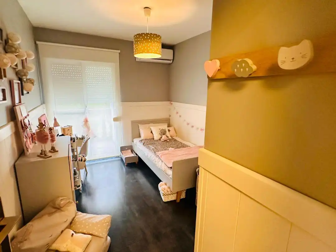 Casa adosada en venta en Carrer Mestre Serrano, 48, Benimuslem Habitación de Casa adosada en venta en Benimuslem con Aire acondicionado, Parquet y Terraza