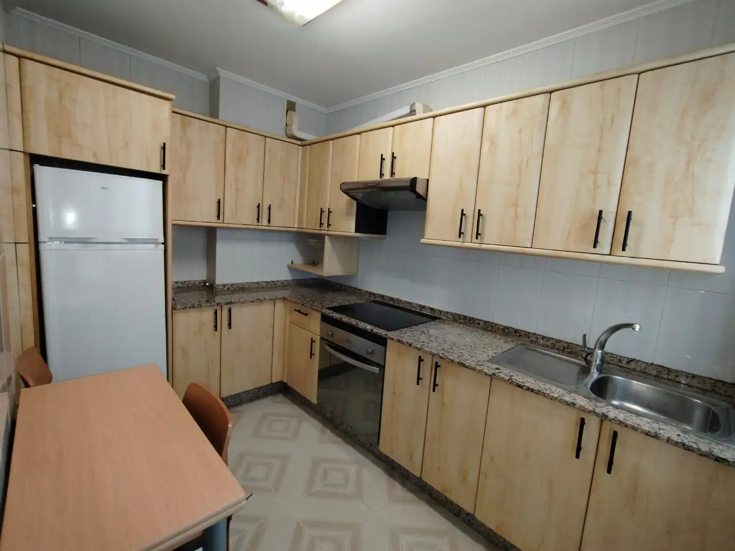 Flat for rent in Rúa Panasqueira, 5, O Milladoiro Kitchen of Flat for rent in Ames with Heating, Parquet flooring and Furnished