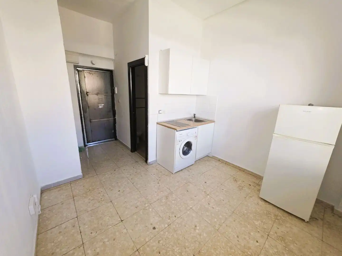 Study for sale in Calle Miami, 1, La Carihuela - Los Nidos Kitchen of Study for sale in Torremolinos with Air Conditioner and Swimming Pool