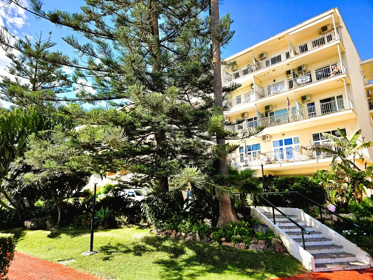 Study for sale in Calle Miami, 1, La Carihuela - Los Nidos Exterior view of Study for sale in Torremolinos with Air Conditioner and Swimming Pool