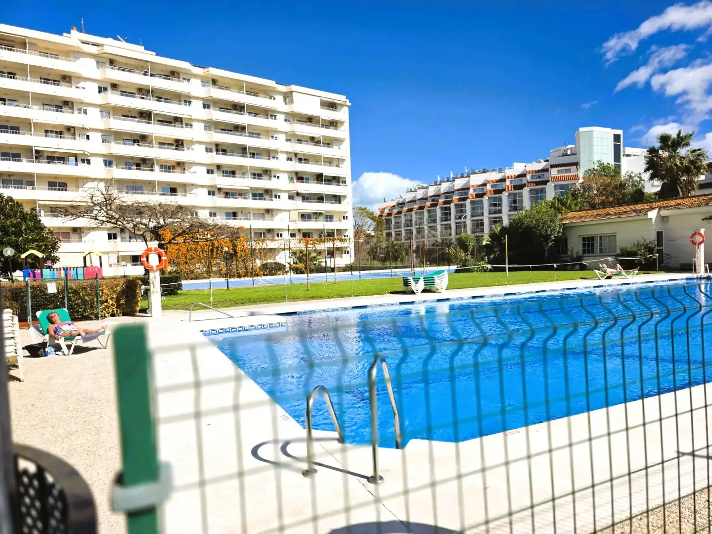 Study for sale in Calle Miami, 1, La Carihuela - Los Nidos Swimming pool of Study for sale in Torremolinos with Air Conditioner and Swimming Pool