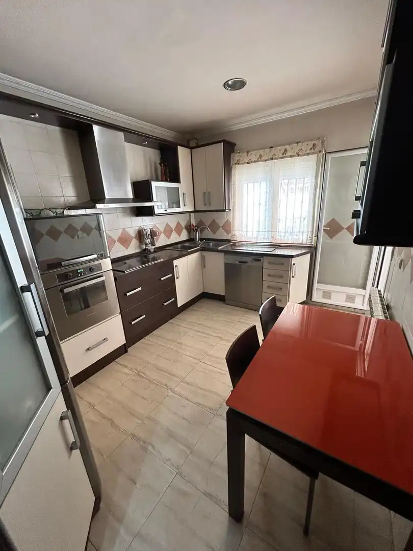 Piso de alquiler en Calle Maestro Jerónimo Morales, 34, Baeza Cocina de Piso de alquiler en Baeza con Aire acondicionado, Calefacción y Jardín privado
