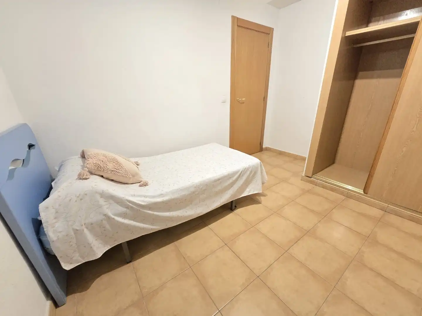 Pis de lloguer a Avinguda de Sagi Barba, 33, Casco urbano Dormitori de Pis de lloguer en Polop amb Moblat, Forn i Rentadora
