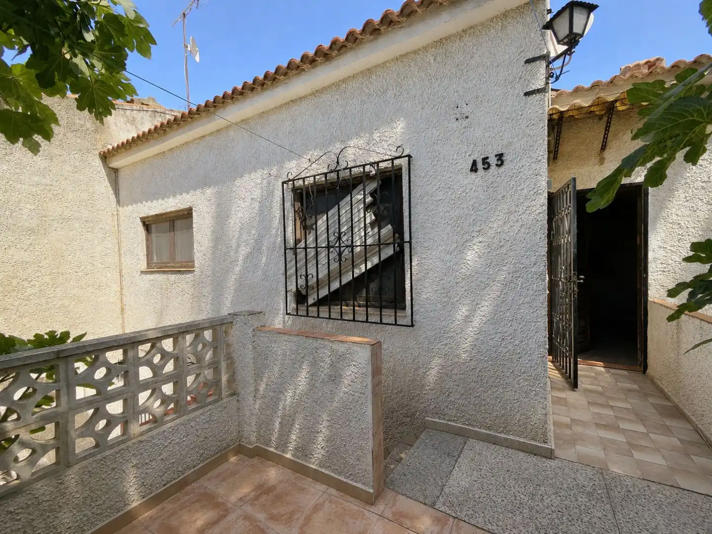 Apartamento en venta en Calle Castaño, 453, Zona Carrefour - Urbanizaciones Vista exterior de Apartamento en venta en Torrevieja con Terraza y Balcón