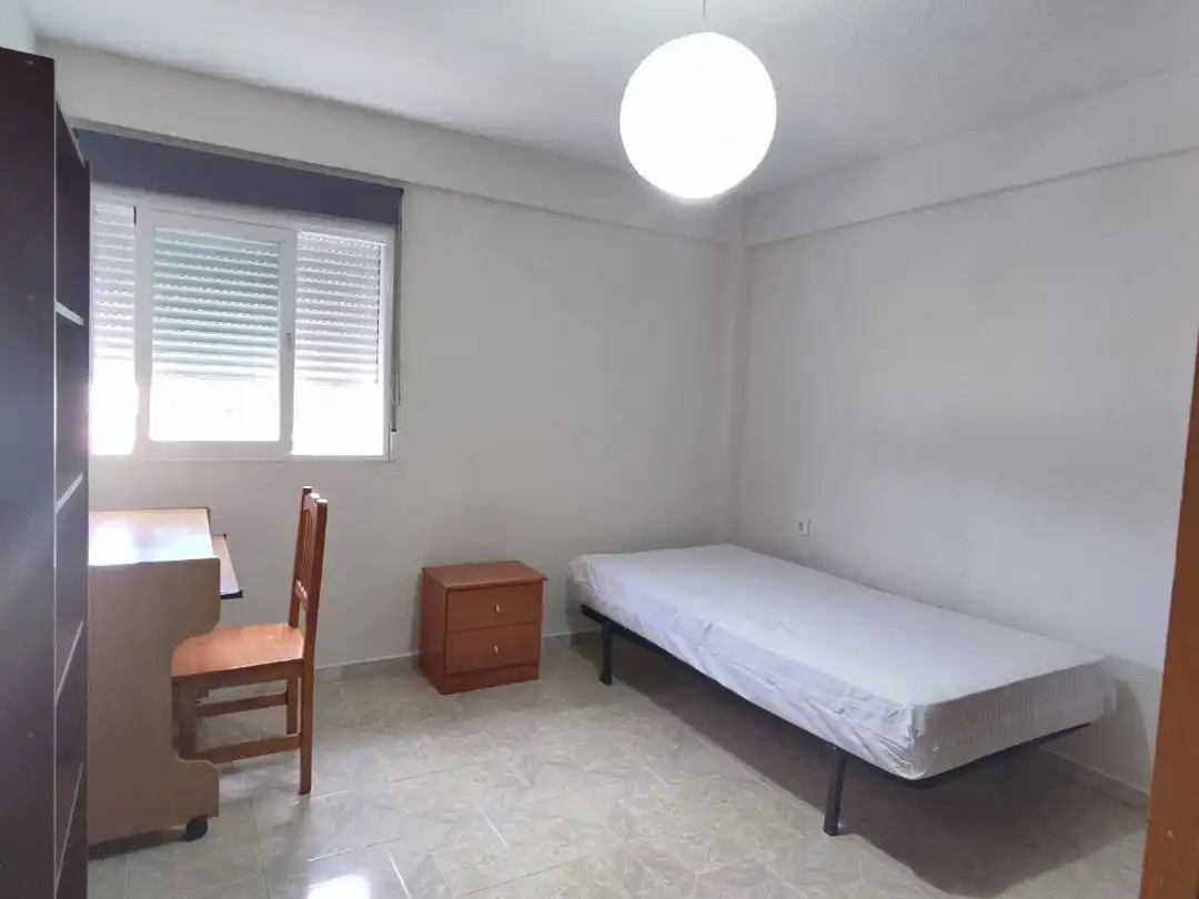 Flat for rent in Calle Demetrio Spínola, 12, Rosaleda - Juventud Bedroom of Flat for rent in Granada with Air Conditioner, Terrace and Furnished