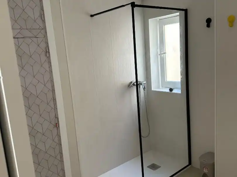 Flat for rent in Calle Demetrio Spínola, 12, Rosaleda - Juventud Bathroom of Flat for rent in Granada with Air Conditioner, Terrace and Furnished