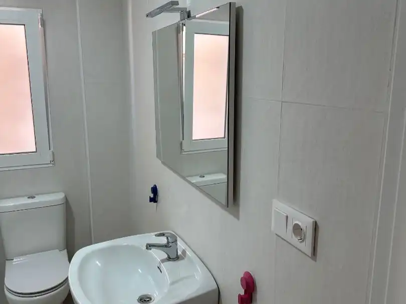 Flat for rent in Calle Demetrio Spínola, 12, Rosaleda - Juventud Bathroom of Flat for rent in Granada with Air Conditioner, Terrace and Furnished