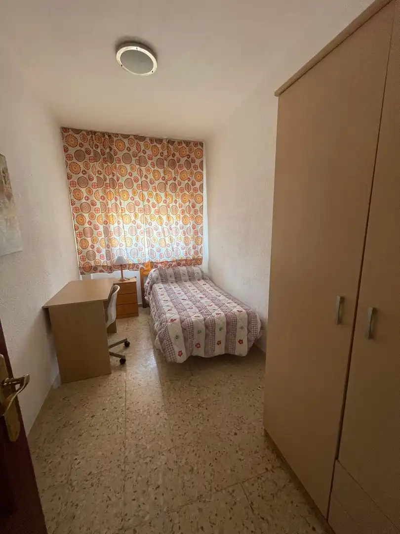 Room in Calle Jesús Rincón Jiménez, 46, Maria Auxiliadora - Barriada de Llera Bedroom of Flat for share in Badajoz with Air Conditioner, Terrace and Furnished