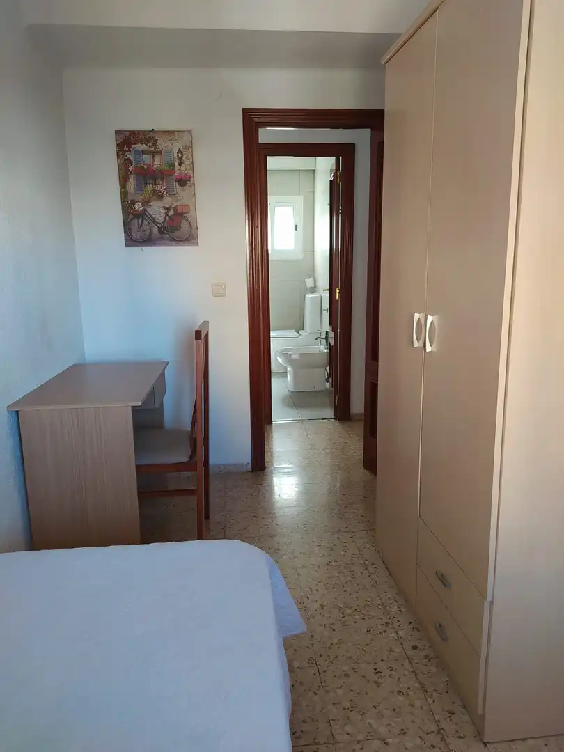 Room in Calle Jesús Rincón Jiménez, 46, Maria Auxiliadora - Barriada de Llera Bedroom of Flat for share in Badajoz with Air Conditioner, Terrace and Furnished