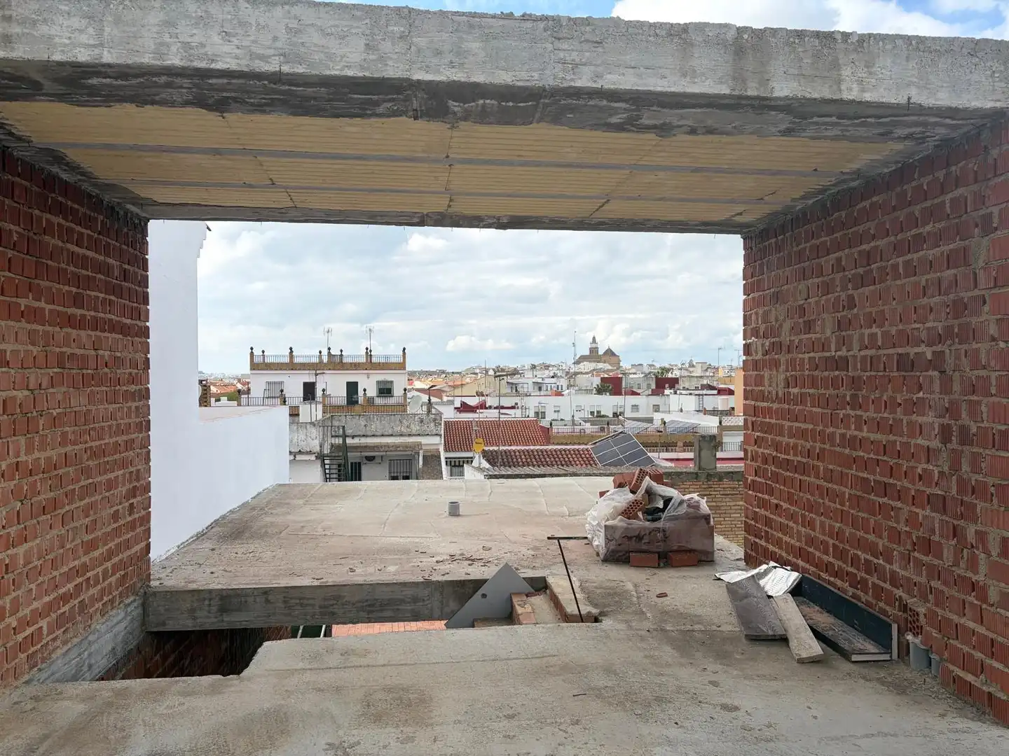 Finca rústica en venta en Calle Presidente Fernandez Viagas, 9, Salteras Terraza de Finca rústica en venta en Salteras con Terraza, Piscina y Balcón