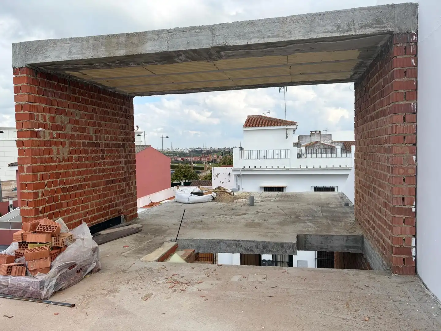 Finca rústica en venta en Calle Presidente Fernandez Viagas, 9, Salteras Terraza de Finca rústica en venta en Salteras con Terraza, Piscina y Balcón