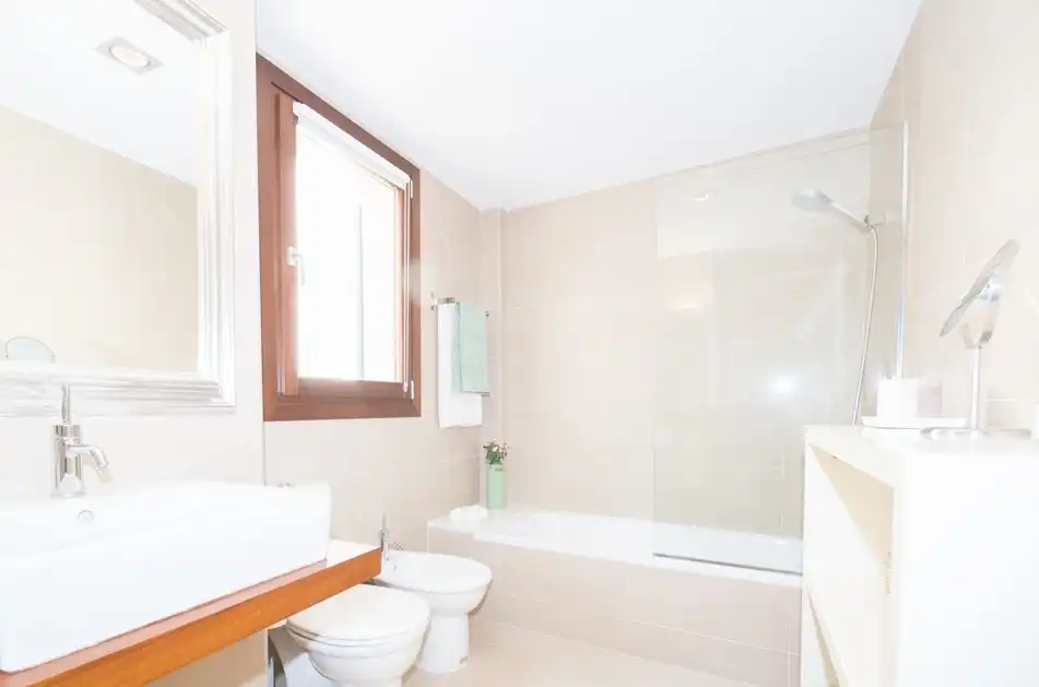 Flat for rent in Carrer de Can Sanç, 8, Palma de Mallorca Bathroom of Flat for rent in Palma de Mallorca with Air Conditioner