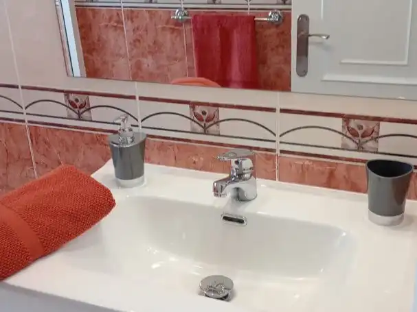 Bany de Apartament de lloguer en Gijón  amb Calefacció, Parquet i Moblat