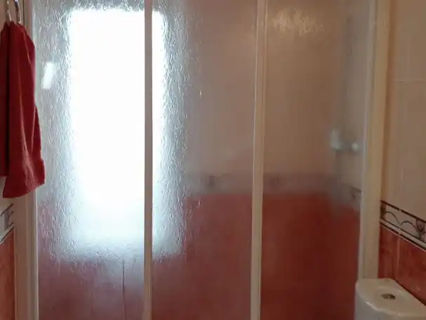 Bany de Apartament de lloguer en Gijón  amb Calefacció, Parquet i Moblat