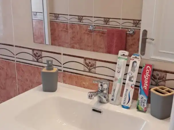 Bany de Apartament de lloguer en Gijón  amb Calefacció, Parquet i Moblat