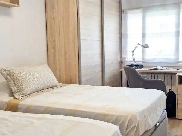 Habitación de Piso en venta en Sabadell con Aire acondicionado, Terraza y Balcón