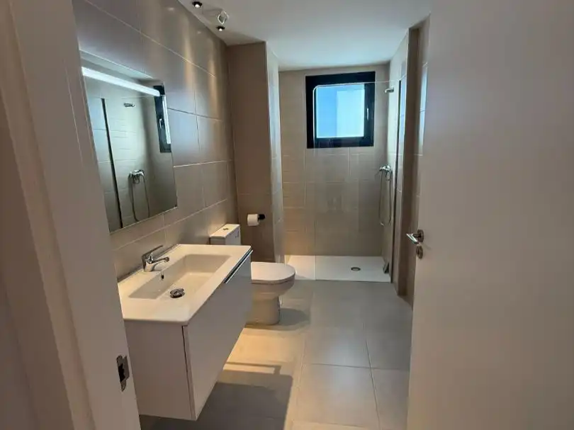 Baño de Piso de alquiler en Cáceres con Aire acondicionado, Calefacción y Terraza