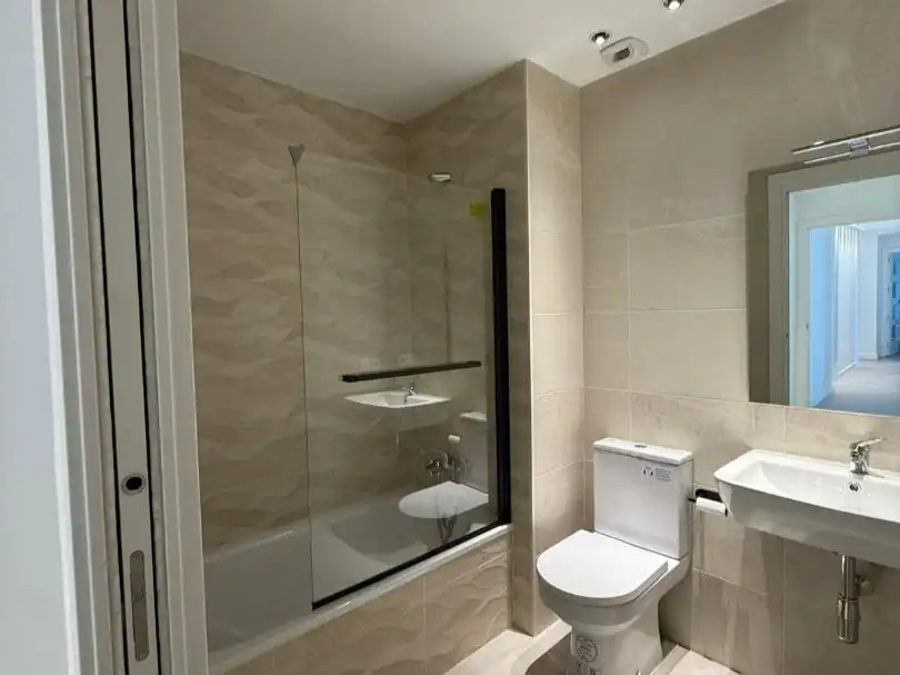 Baño de Piso de alquiler en Cáceres con Aire acondicionado, Calefacción y Terraza