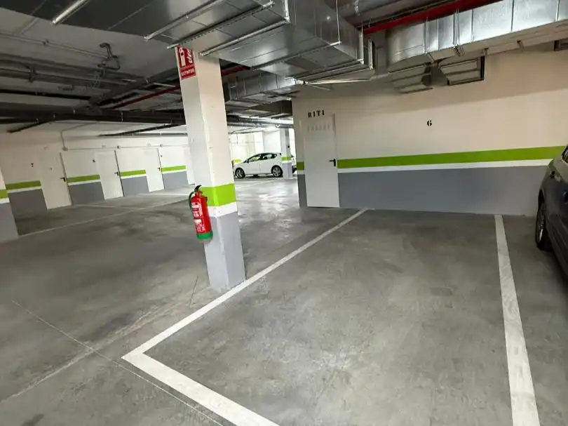 Parking de Piso de alquiler en Cáceres con Aire acondicionado, Calefacción y Terraza