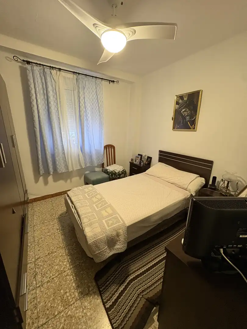 Pis en venda a Calle San Quintín, 20, Barrio Alto Dormitori de Pis en venda en San Juan de Aznalfarache amb Aire condicionat, Moblat i Balcó